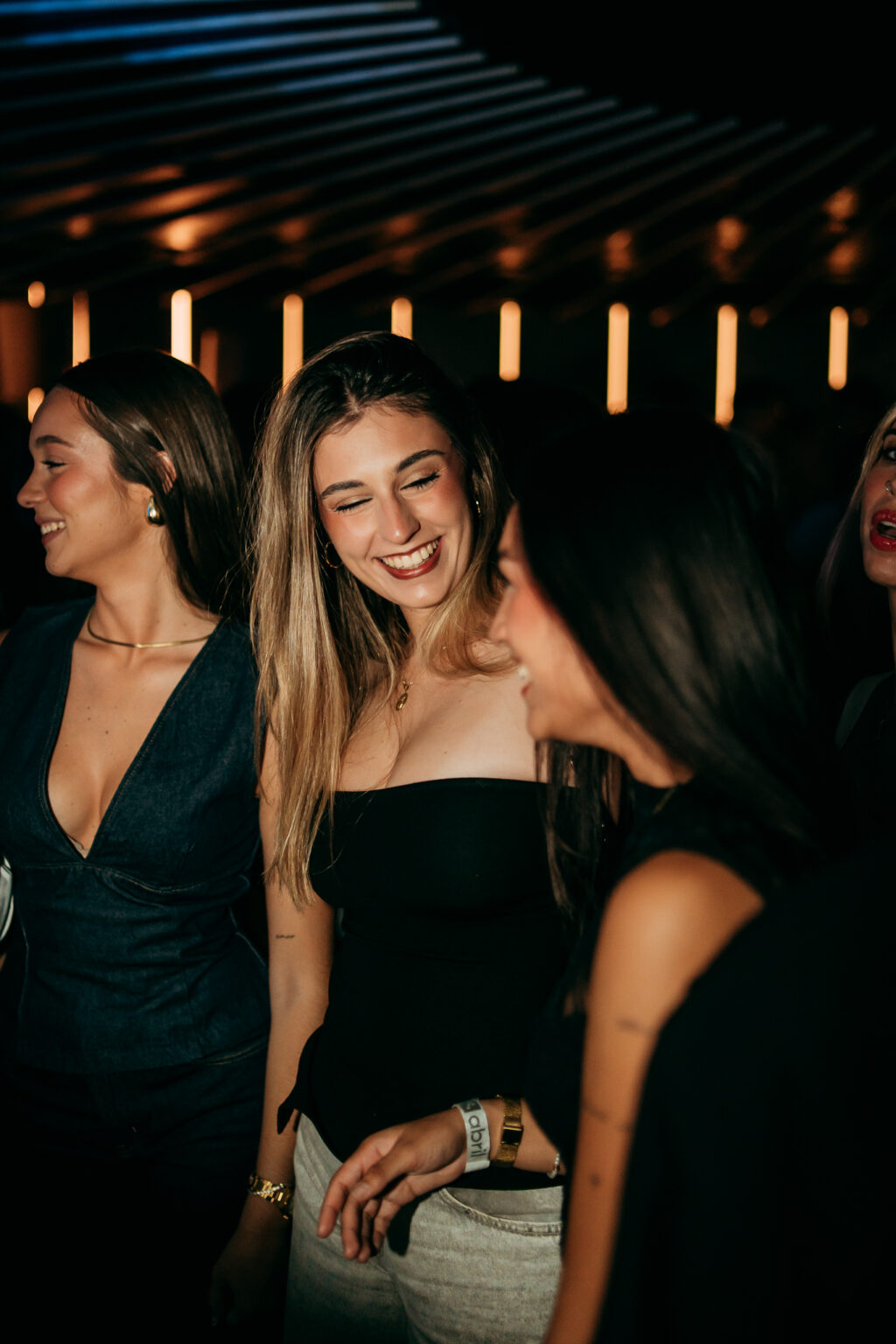 051025_ABRIL_SOFNIGHTLIFE_052